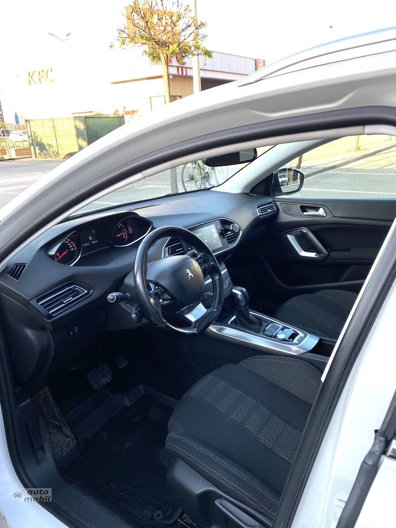 Shitet Ndrohet Peugeot 308