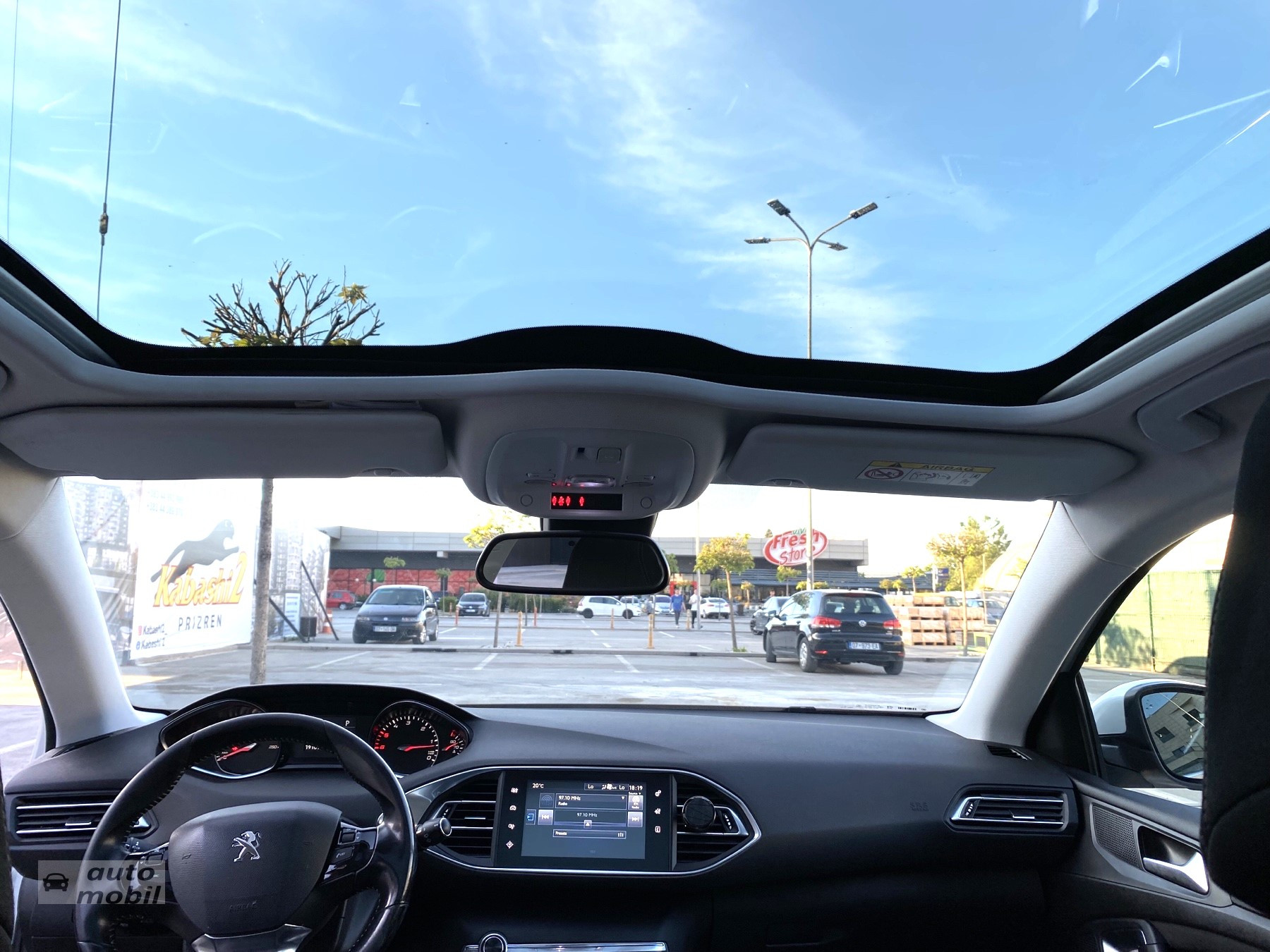 Shitet Ndrohet Peugeot 308