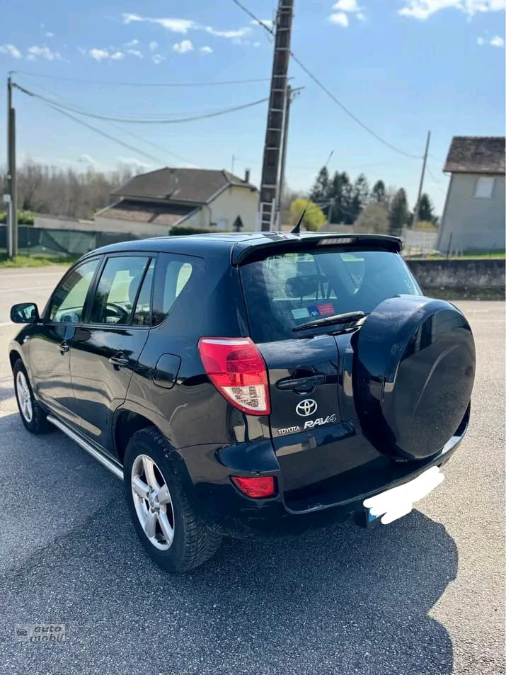 Toyota RAV4 SUV tt