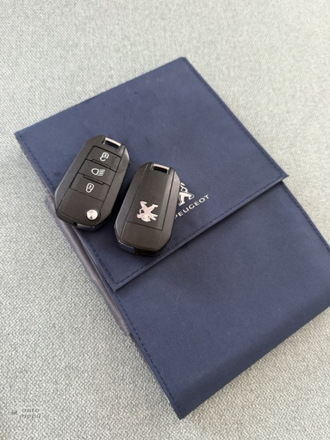 Peugeot 3008 1.5 HDI 130 EAT8 ACTIVE BUSINESS